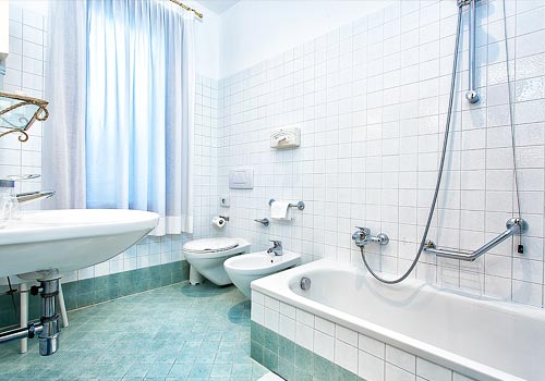 Bathroom with toilet and bathtub